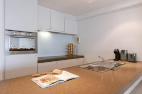 Huswell - Beachside 3-Bedroom Duplex Near Sea